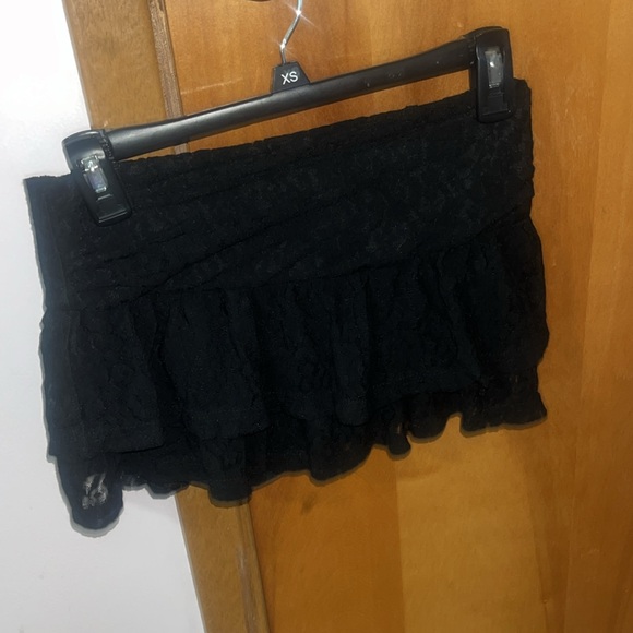Black Lace mini skirt with built in shorts. Size XS from cider. - Picture 3 of 3